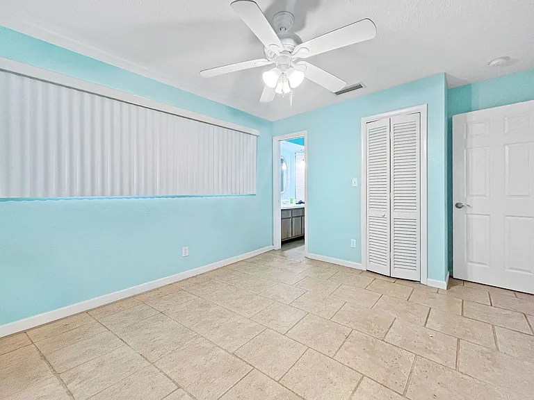 1031 Honeysuckle Rd — Photo 12