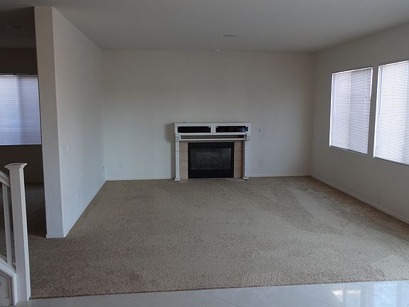 3rd image of 14163 Desert Rose St