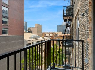 144 N Aberdeen St #1B, Chicago, IL 60607
