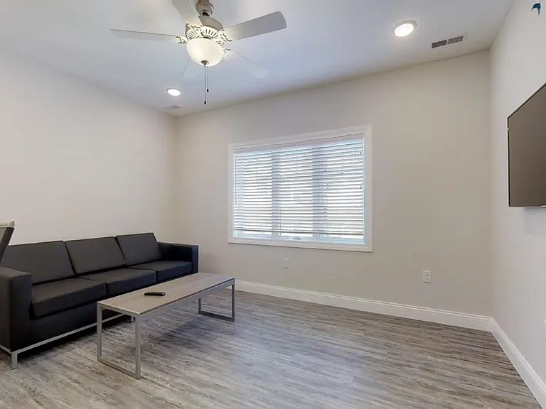 309 W Washington St — Photo 12