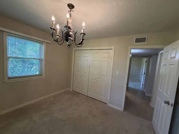9767 Winzer Rd, Beaumont, TX 77705