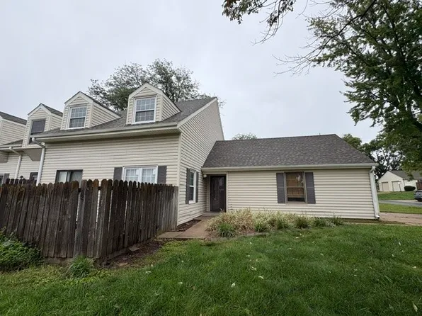 8617 Sweetbriar Ln, Urbandale, IA 50322