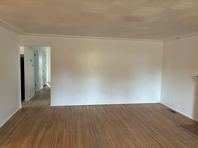 2733 Palomas Dr NE — Photo 3