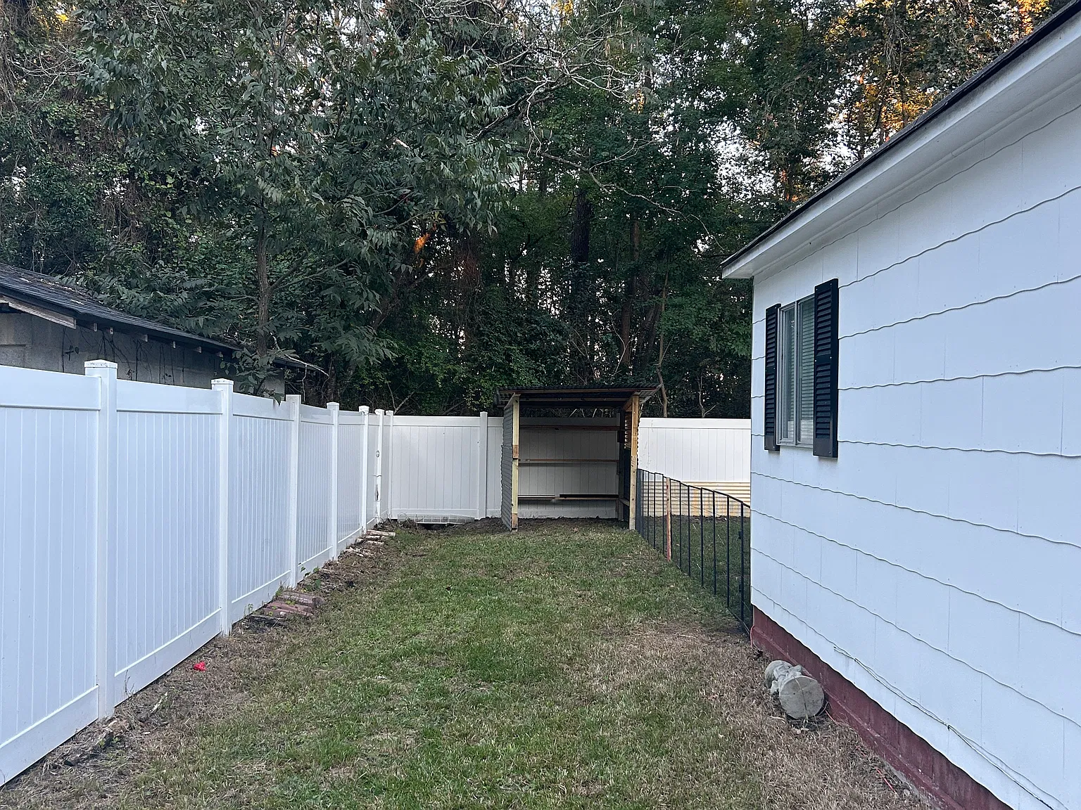 204 Appleby Rd — Photo 2