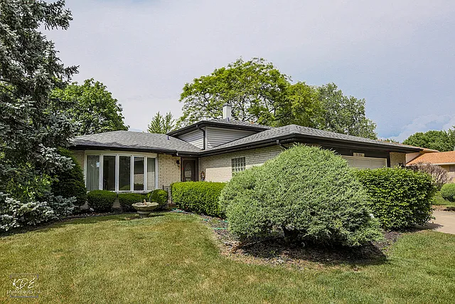 3120 Hillside Ln photo 1