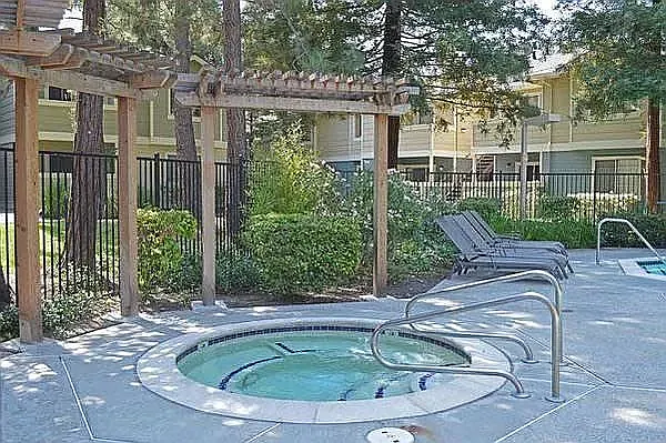 2704 Somerset Park Cir — Photo 6