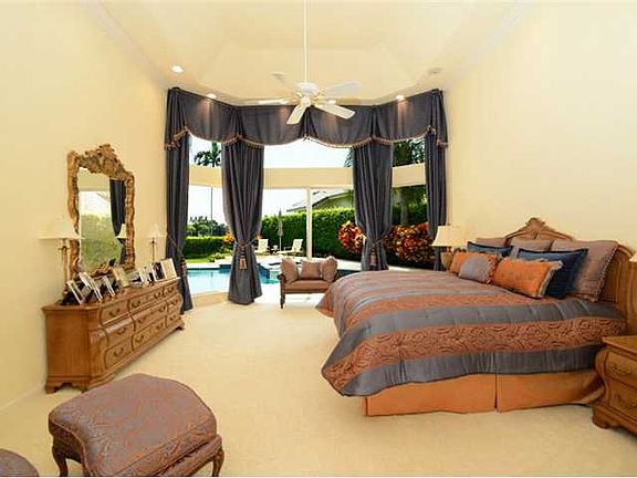 Home For Sale In Broken Sound