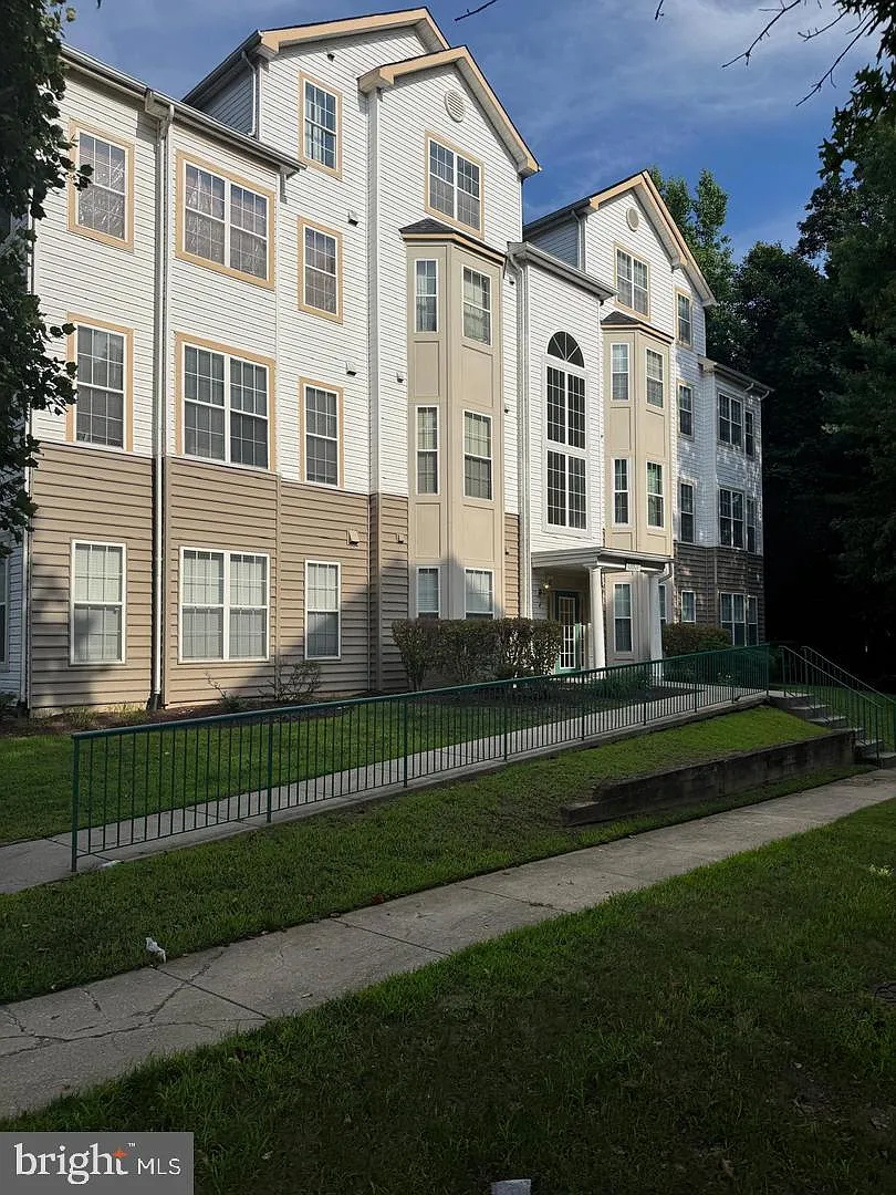 Woodland Lake Condo — Photo 1