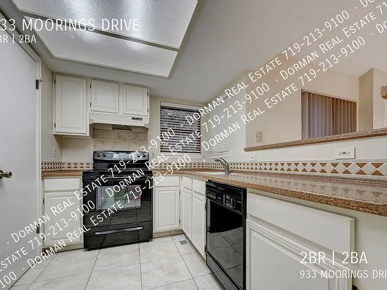 933 Moorings Dr — Photo 4