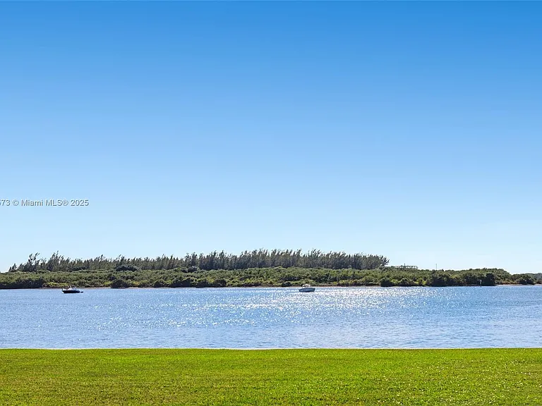 4924 Fisher Island Dr #4924 — Photo 34