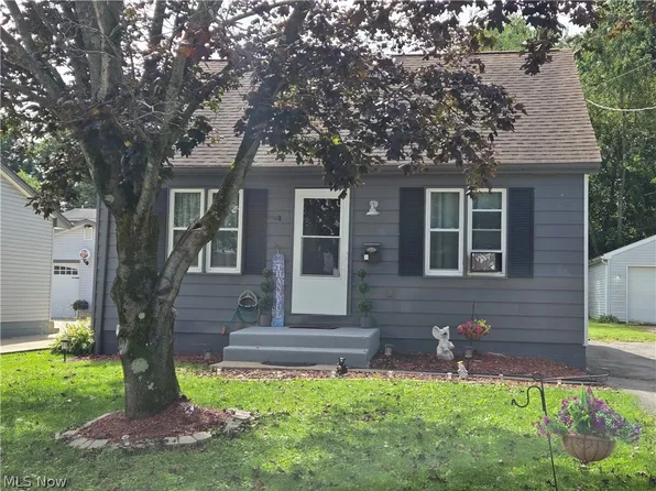 80 Omar St, Struthers, OH 44471