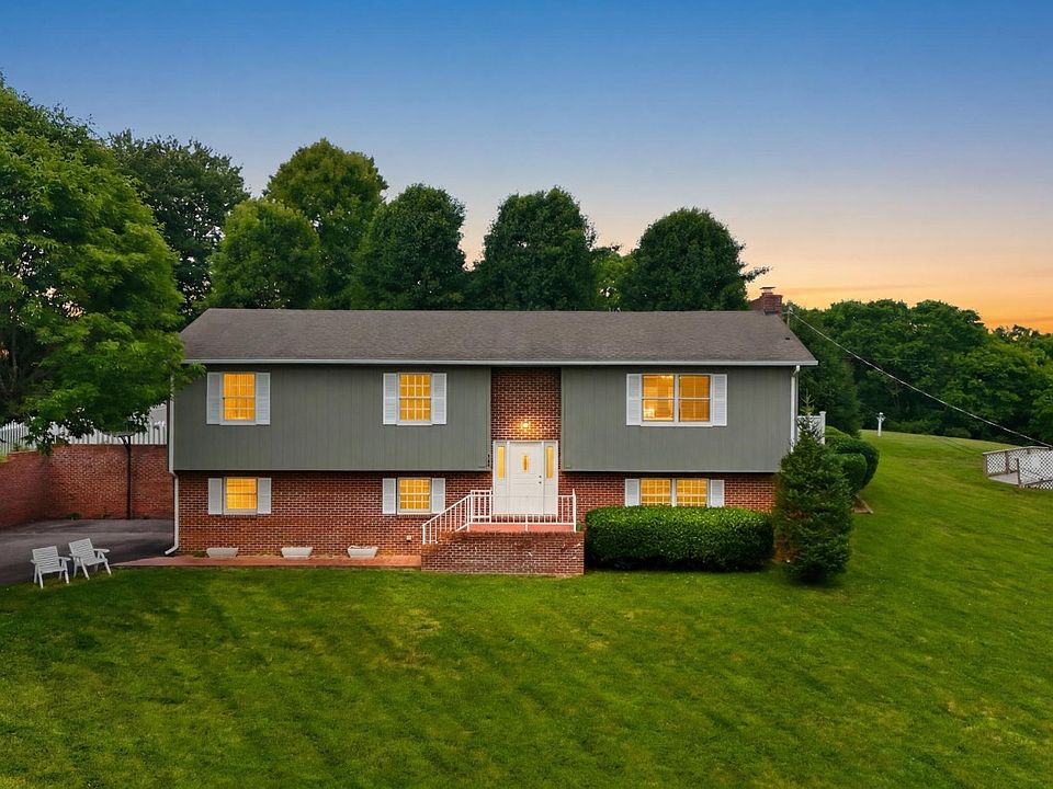 1st image of 755 Mountain View Dr