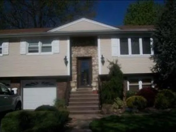 17 Robby Rd, Little Ferry, NJ 07643