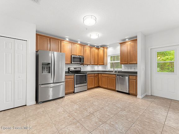 4th image of 9814 Tivoli Villa Dr