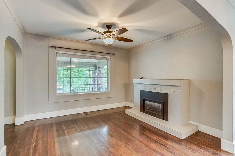 4 bed, 2.0 bath, 1796 sqft, $3,900 — Photo 3
