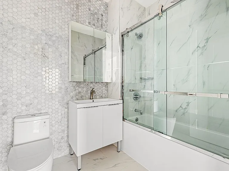 221 Sea Breeze Ave #3E — Photo 7