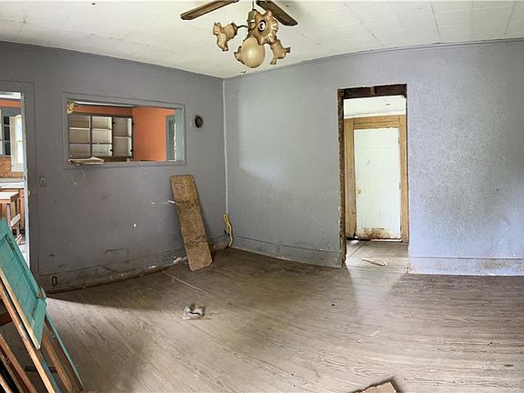 4th image of 305 Walser Ave