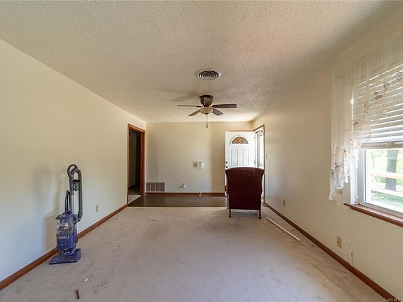 5th image of 501 E Pierce Ave
