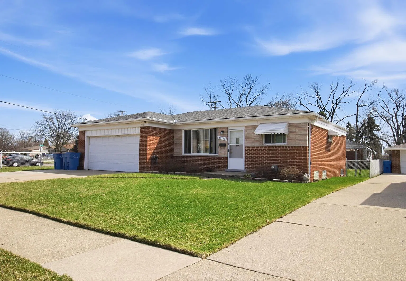 3 bed, 1300 sqft, $1,900 — Photo 2
