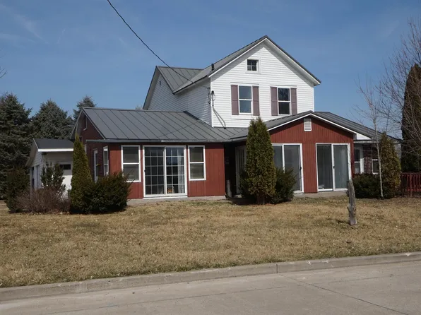 105 Jackson Park Dr, Bellevue, IA 52031