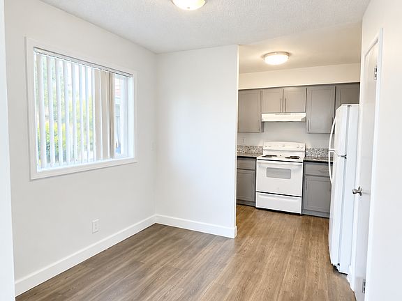 4th image of 1940 33rd Ave #1960-10