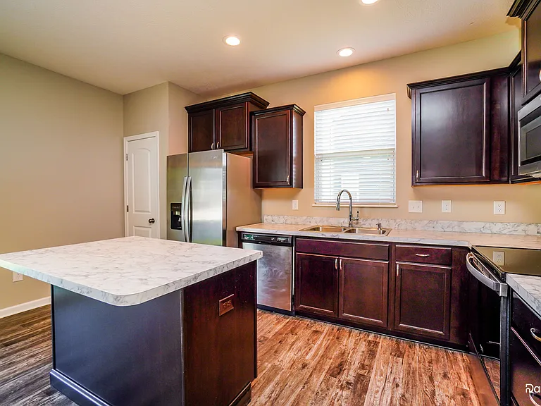 540 Weaver Ridge Dr — Photo 2