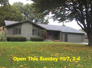 49 Peak Hill Dr, Rochester, NY 14625