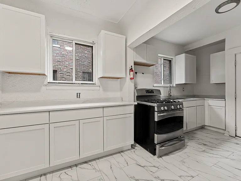 17614 Roselawn St #A & B — Photo 15