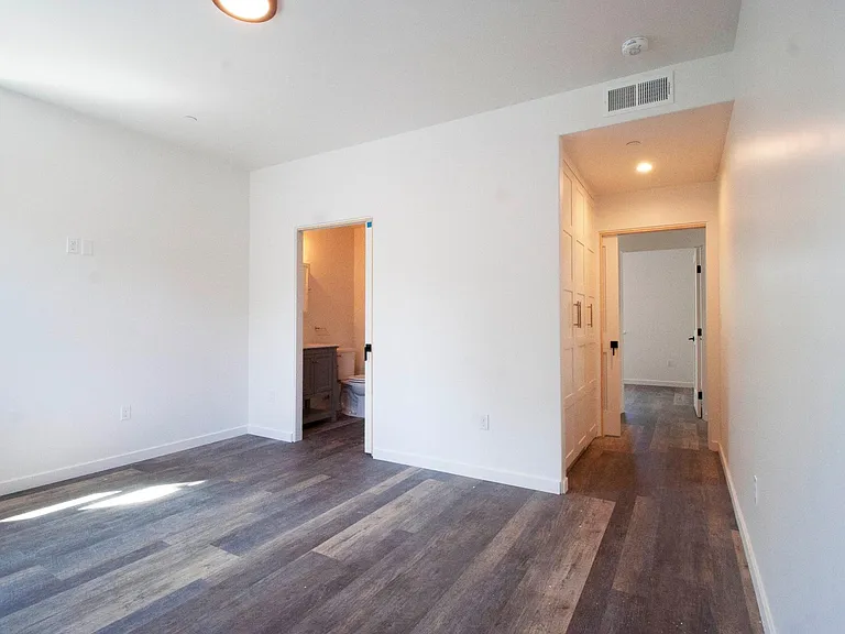 632 McCorkle Ave #B — Photo 4
