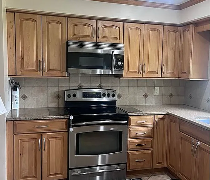 195 N Wisconsin Ave — Photo 8