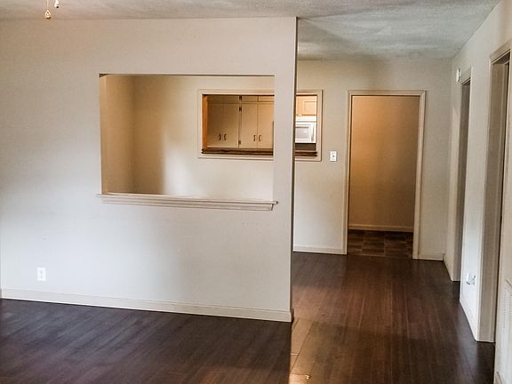 4th image of 743 Wyandotte Ave