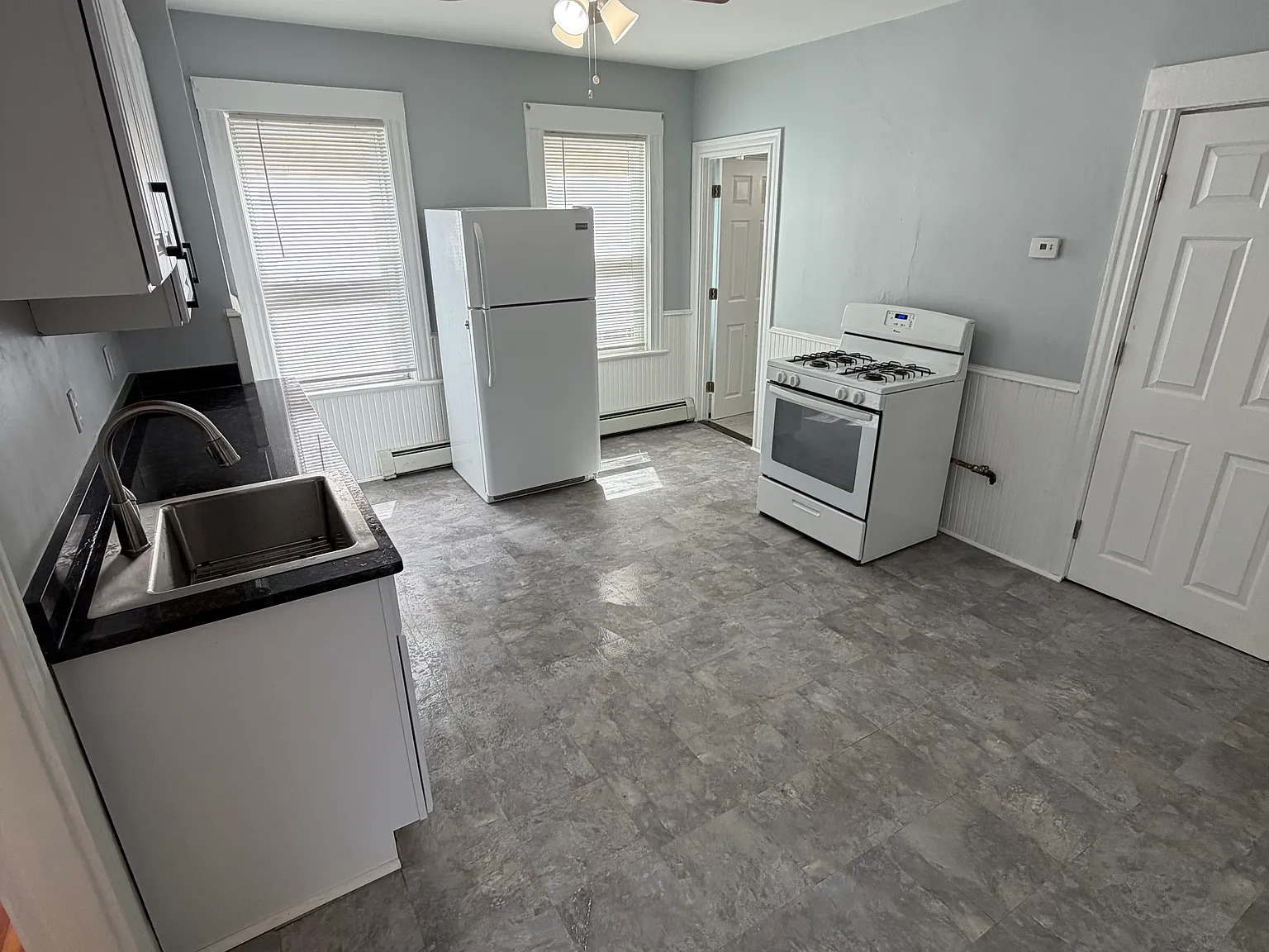 2 bed, 900 sqft, $1,700 — Photo 1