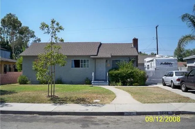 1775 Bonnie Brae St — Photo 30