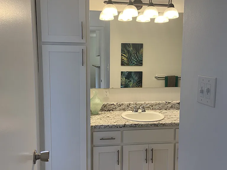 Haywood Pointe Apartments — Photo 11