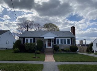 28 Circuit Ln, Waltham, MA 02453