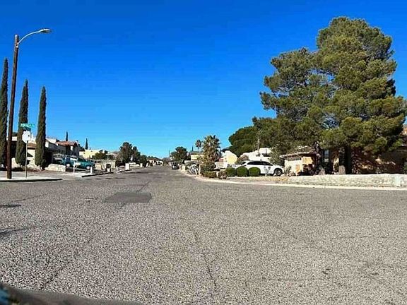 Exterior Neighborhood (street photo)