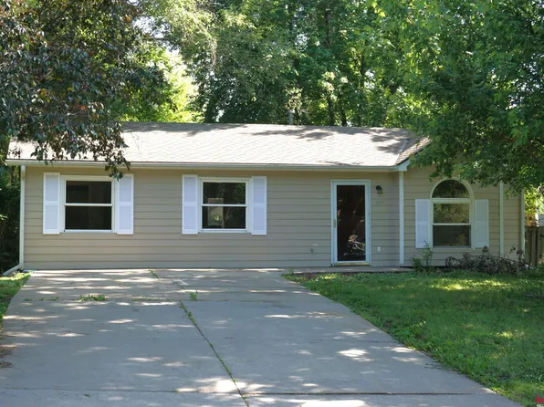 207 Redwood Cir, Hickman, NE 68372