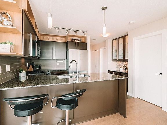 4th image of 4888 Brentwood Dr #1603