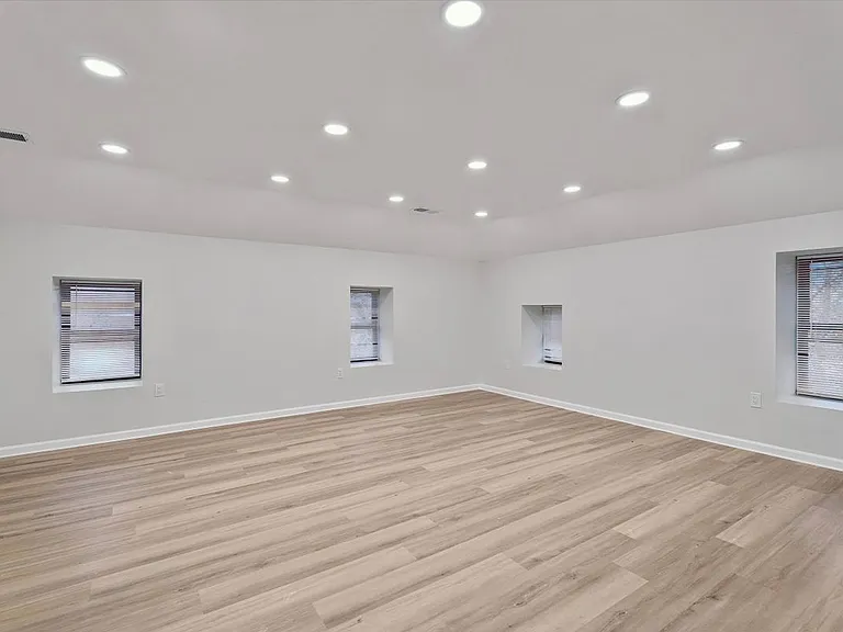 4359 Fleming St — Photo 23