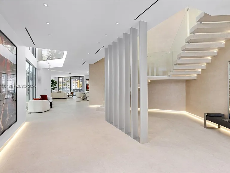 503 Palm Dr — Photo 17