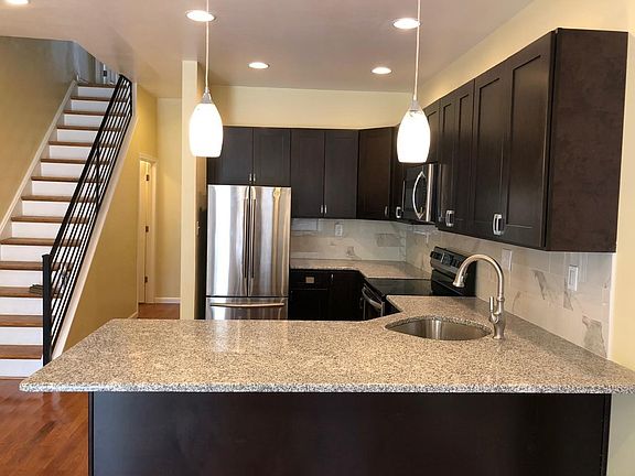 4th image of 4141 Woodland Ave #1