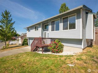 1985 Snowridge Ave, Pt Orchard, WA 98366