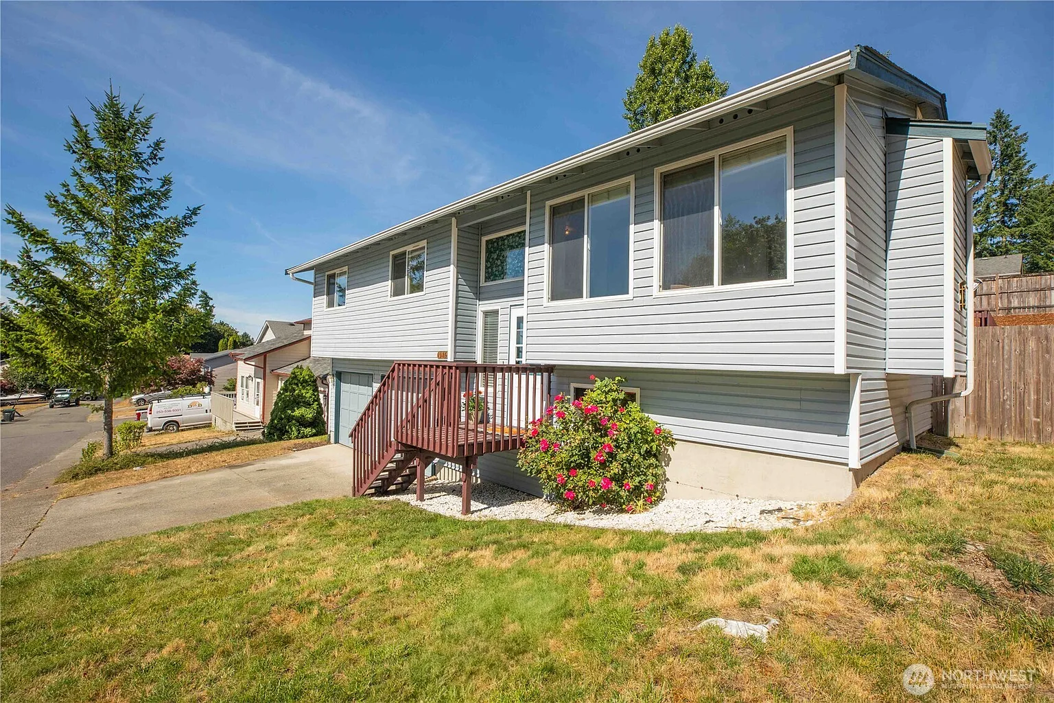 1985 Snowridge Avenue photo 1