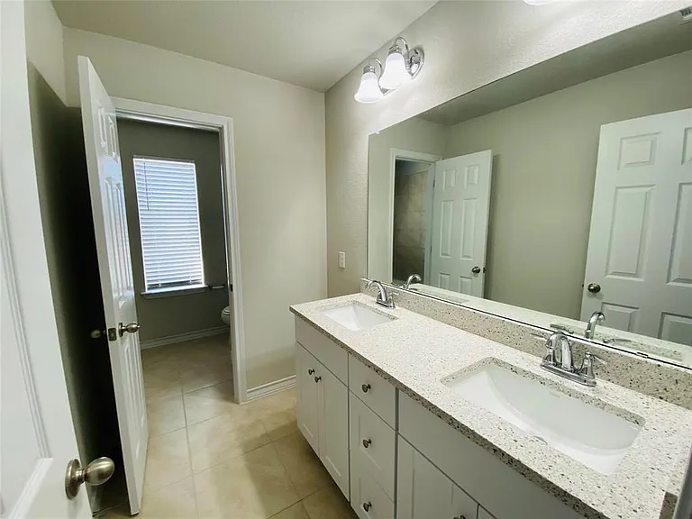 708 Aliso Trl — Photo 10