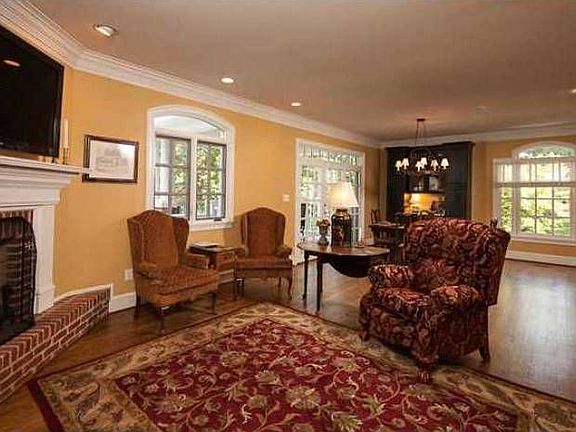Den off kitchen.