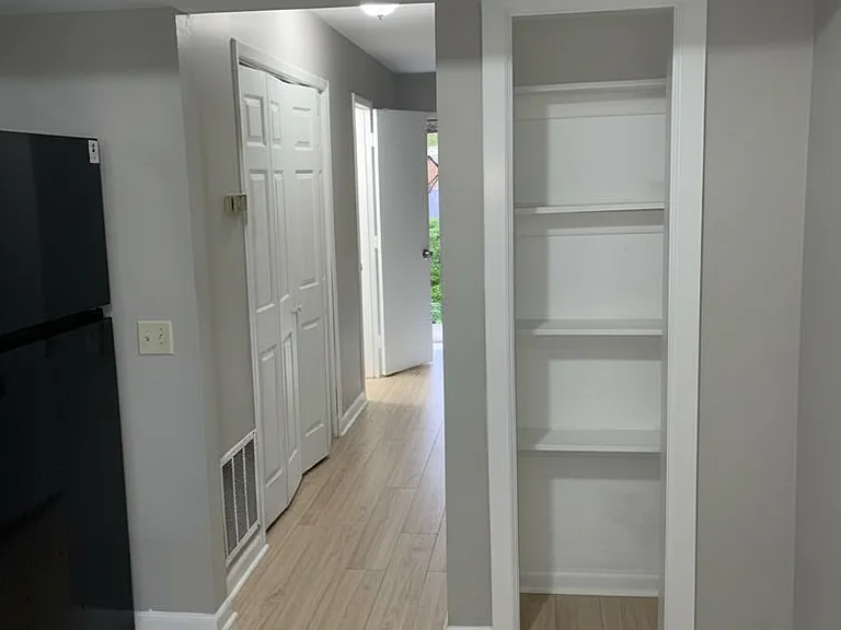 Kitchen to hallway