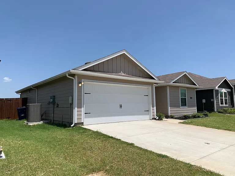 240 Boxwood Dr — Photo 14