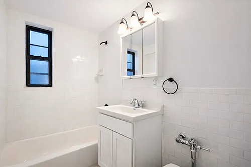525 Riverdale Ave #2E Photo 1