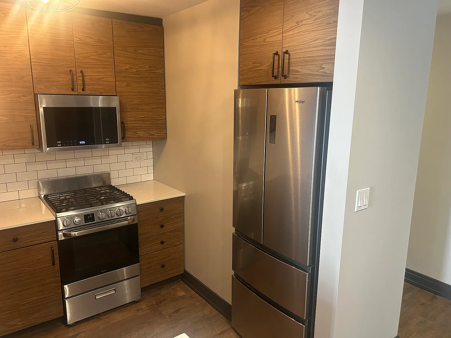 1 bed, 1.0 bath, 600 sqft, $2,721 — Photo 2