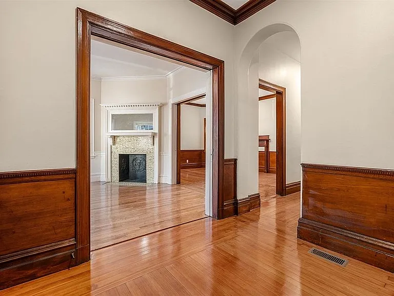 11 1/2 Spring Park Ave #1 — Photo 9